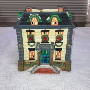 Festive Holiday House Decor